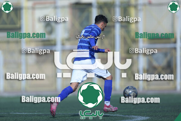 ۲ - ۳ استقلال