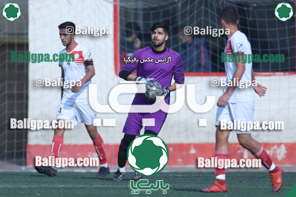 ۲ - ۳ استقلال