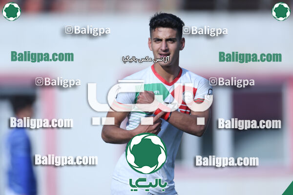 ۲ - ۳ استقلال