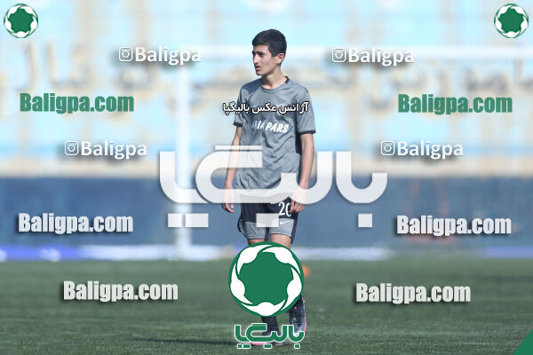 ۴ - ۰