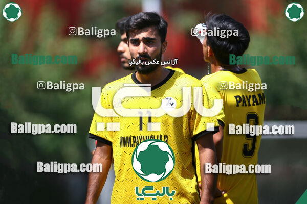 ۱ - ۰ پیام