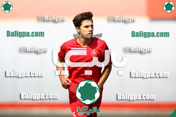 ۱ - ۰ پیام