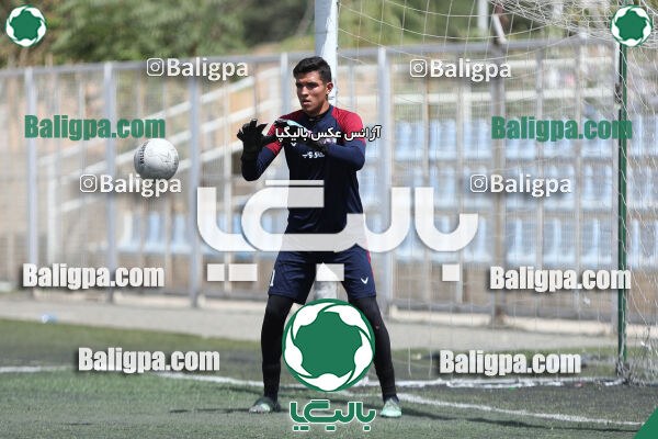 پیکان 1–1 هوادار