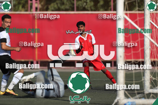 پرسپولیس 3–0 مقاومت