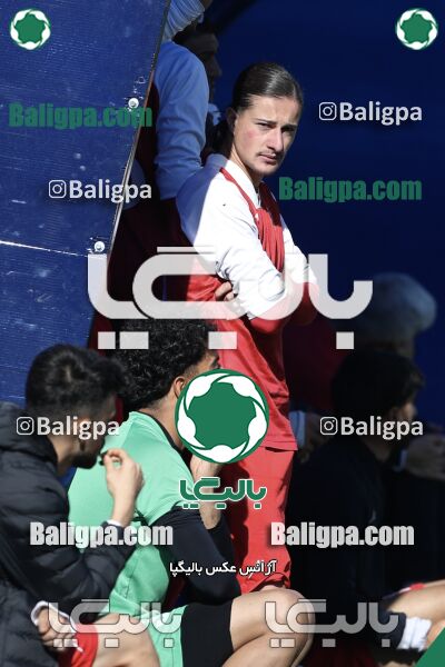 عقاب ۲ - ۱ پرسپولیس