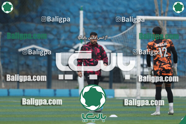 نیروی زمینی 2–1 هوادار