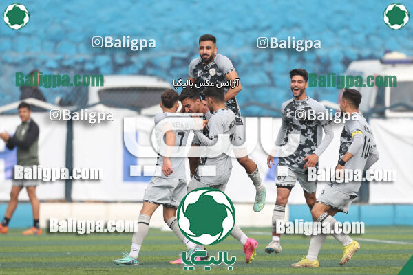 نیروی زمینی 2–1 هوادار