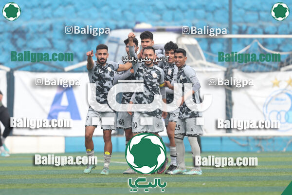 نیروی زمینی 2–1 هوادار