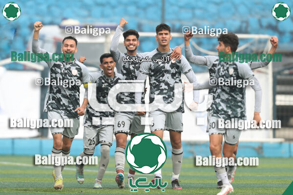 نیروی زمینی 2–1 هوادار