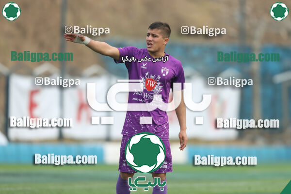 نیروی زمینی 2–1 هوادار
