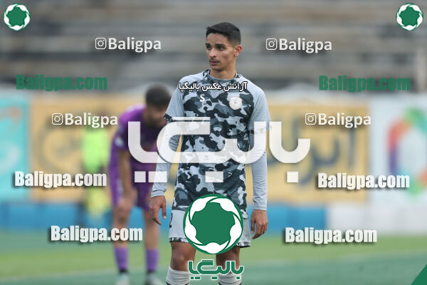 نیروی زمینی 2–1 هوادار