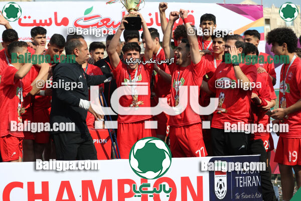 پرسپولیس 2–1 پیروزان تکین ایرانیان