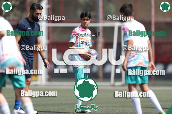 پرسپولیس ۸ - ۱ آرش ری