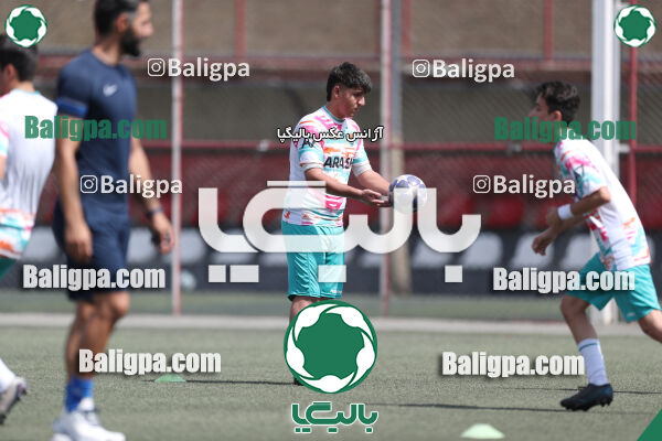 پرسپولیس ۸ - ۱ آرش ری