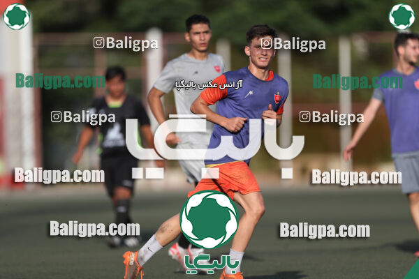 پرسپولیس 2–2 منتخب تهران