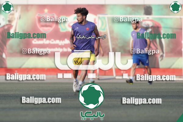 پرسپولیس 2–2 منتخب تهران