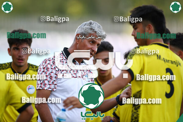 استقلال 2–0 پیروزان