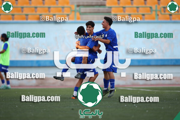 استقلال 2–0 پیروزان
