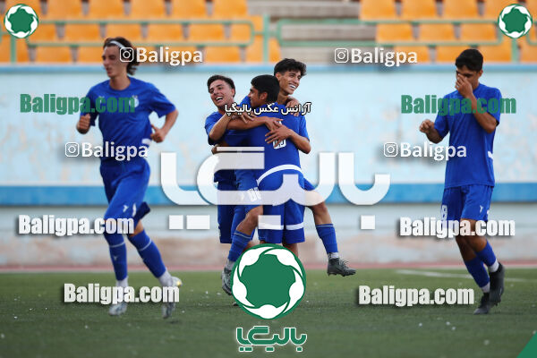 استقلال 2–0 پیروزان
