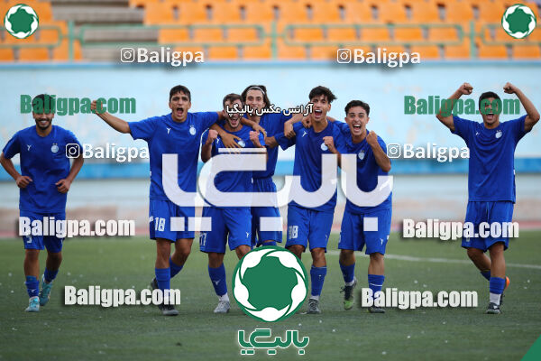 استقلال 2–0 پیروزان