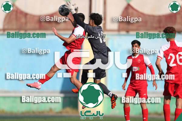 مقاومت 0–2 پرسپولیس