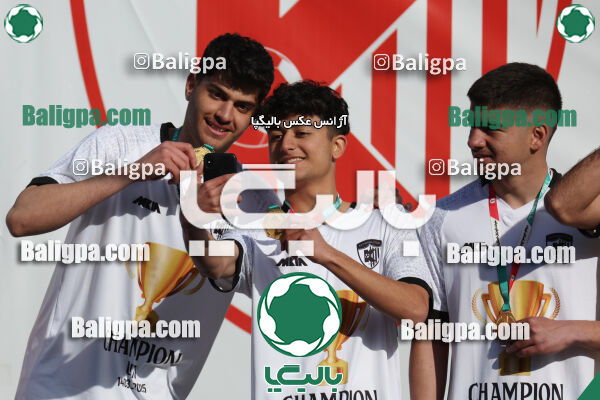 استقلال 1 - 1 کیا