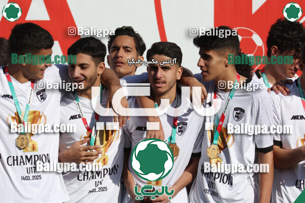استقلال 1 - 1 کیا