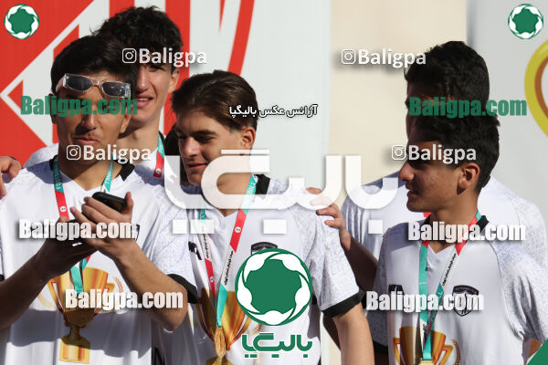 استقلال 1 - 1 کیا