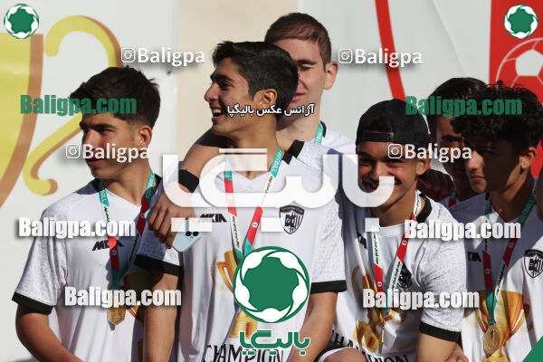 استقلال 1 - 1 کیا