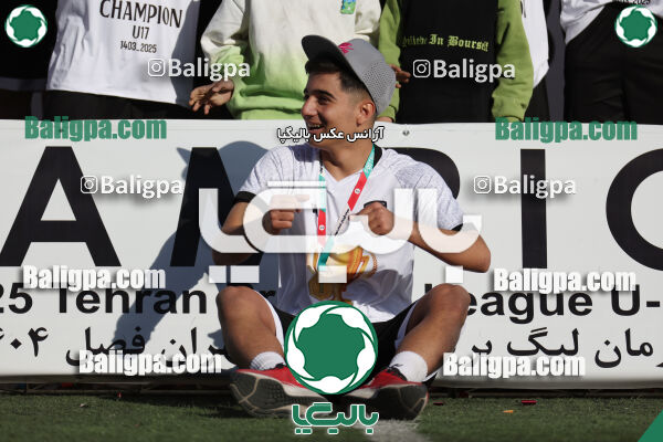 استقلال 1 - 1 کیا