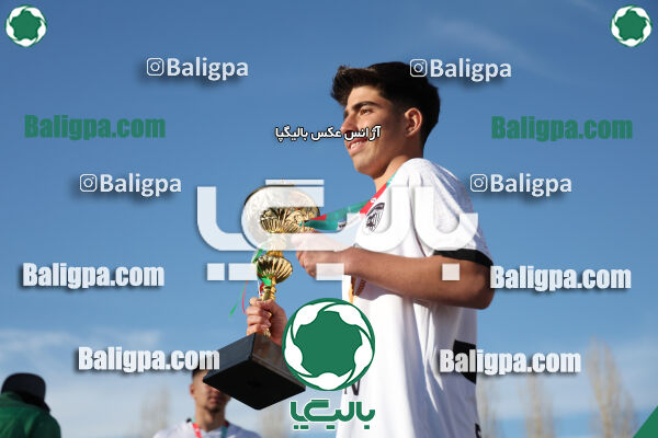 استقلال 1 - 1 کیا