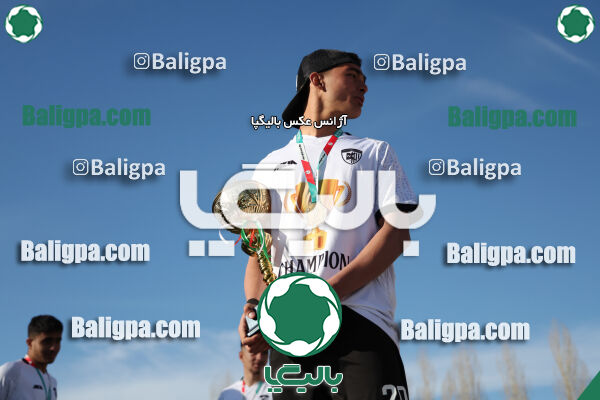 استقلال 1 - 1 کیا