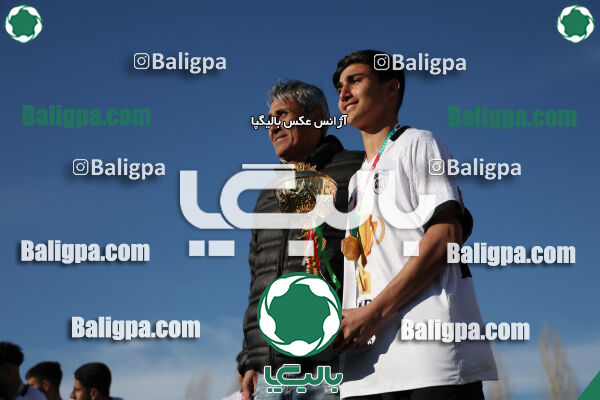استقلال 1 - 1 کیا
