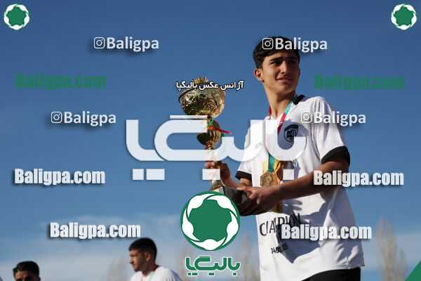 استقلال 1 - 1 کیا