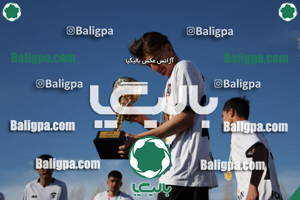 استقلال 1 - 1 کیا