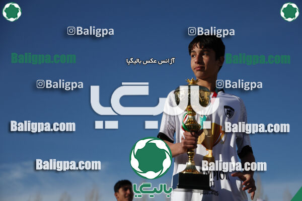 استقلال 1 - 1 کیا