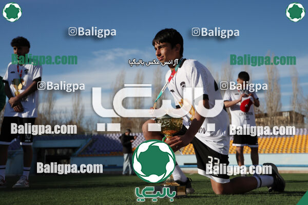 استقلال 1 - 1 کیا