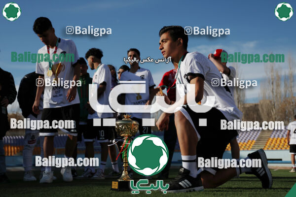 استقلال 1 - 1 کیا