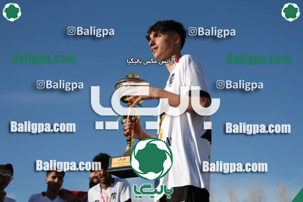 استقلال 1 - 1 کیا