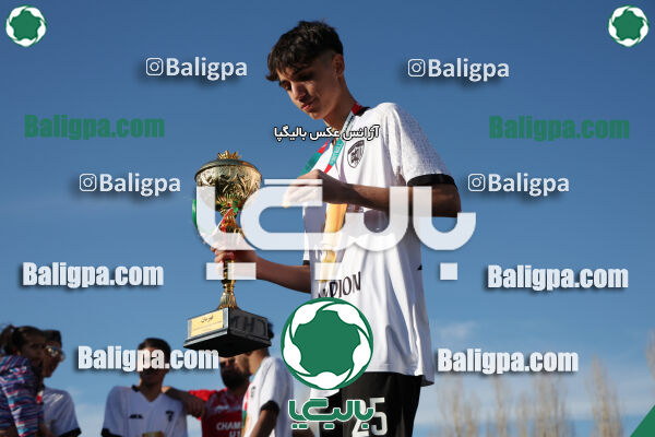 استقلال 1 - 1 کیا