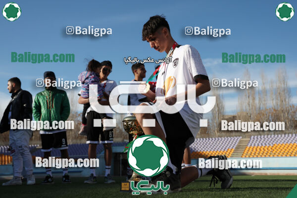 استقلال 1 - 1 کیا