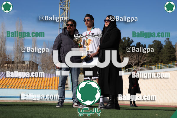 استقلال 1 - 1 کیا