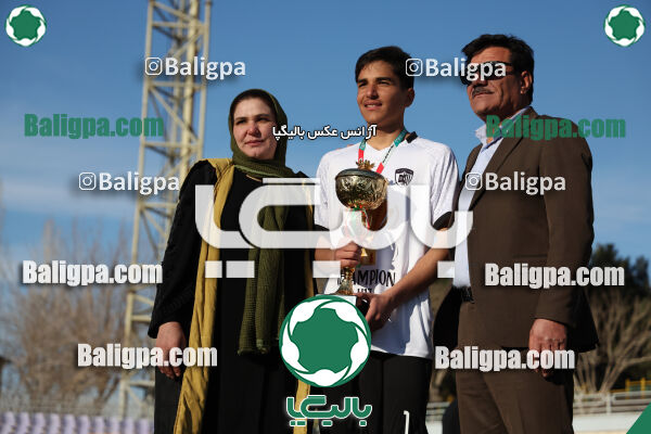 استقلال 1 - 1 کیا