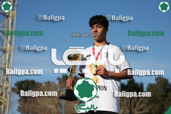 استقلال 1 - 1 کیا