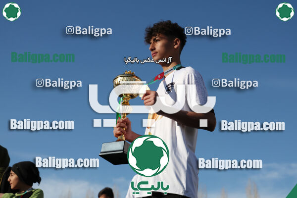 استقلال 1 - 1 کیا