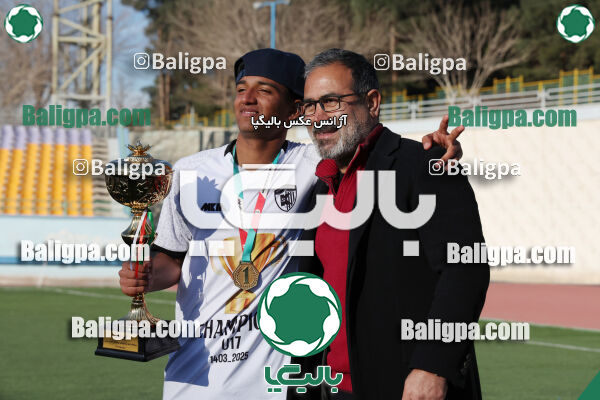 استقلال 1 - 1 کیا