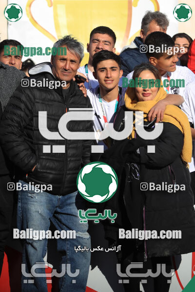 استقلال 1 - 1 کیا