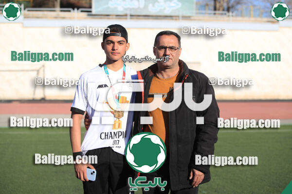 استقلال 1 - 1 کیا