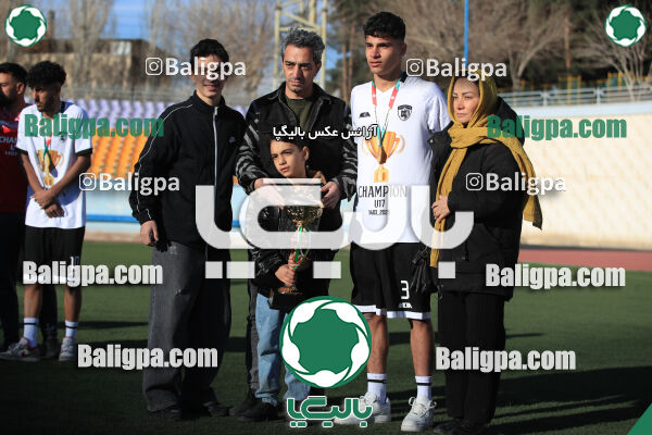 استقلال 1 - 1 کیا