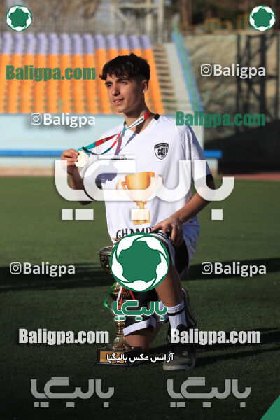 استقلال 1 - 1 کیا